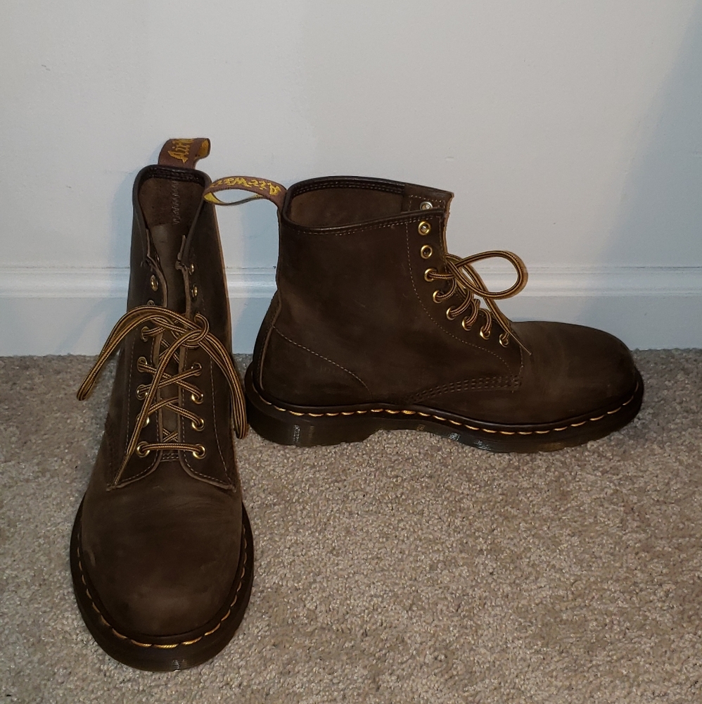 NEW unisex Dr. Martens